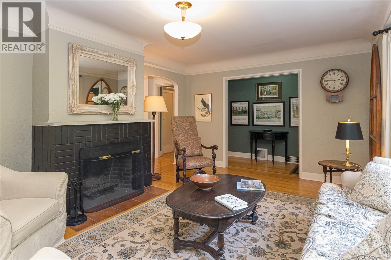 812 Langham Crt - 10