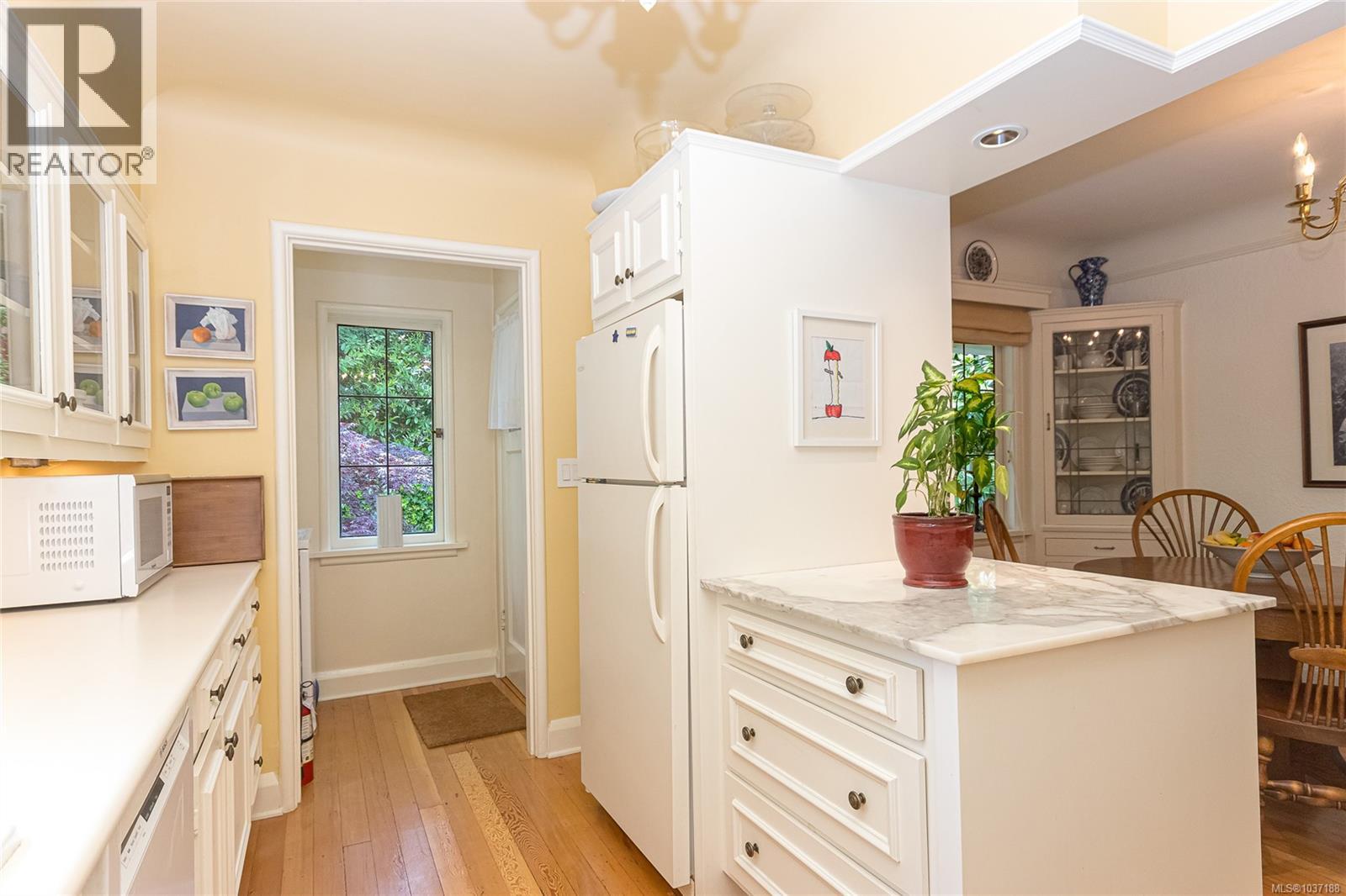812 Langham Crt - 18