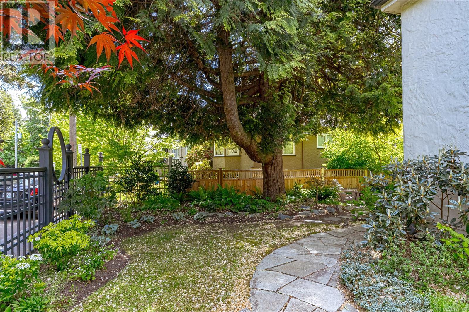812 Langham Crt - 33