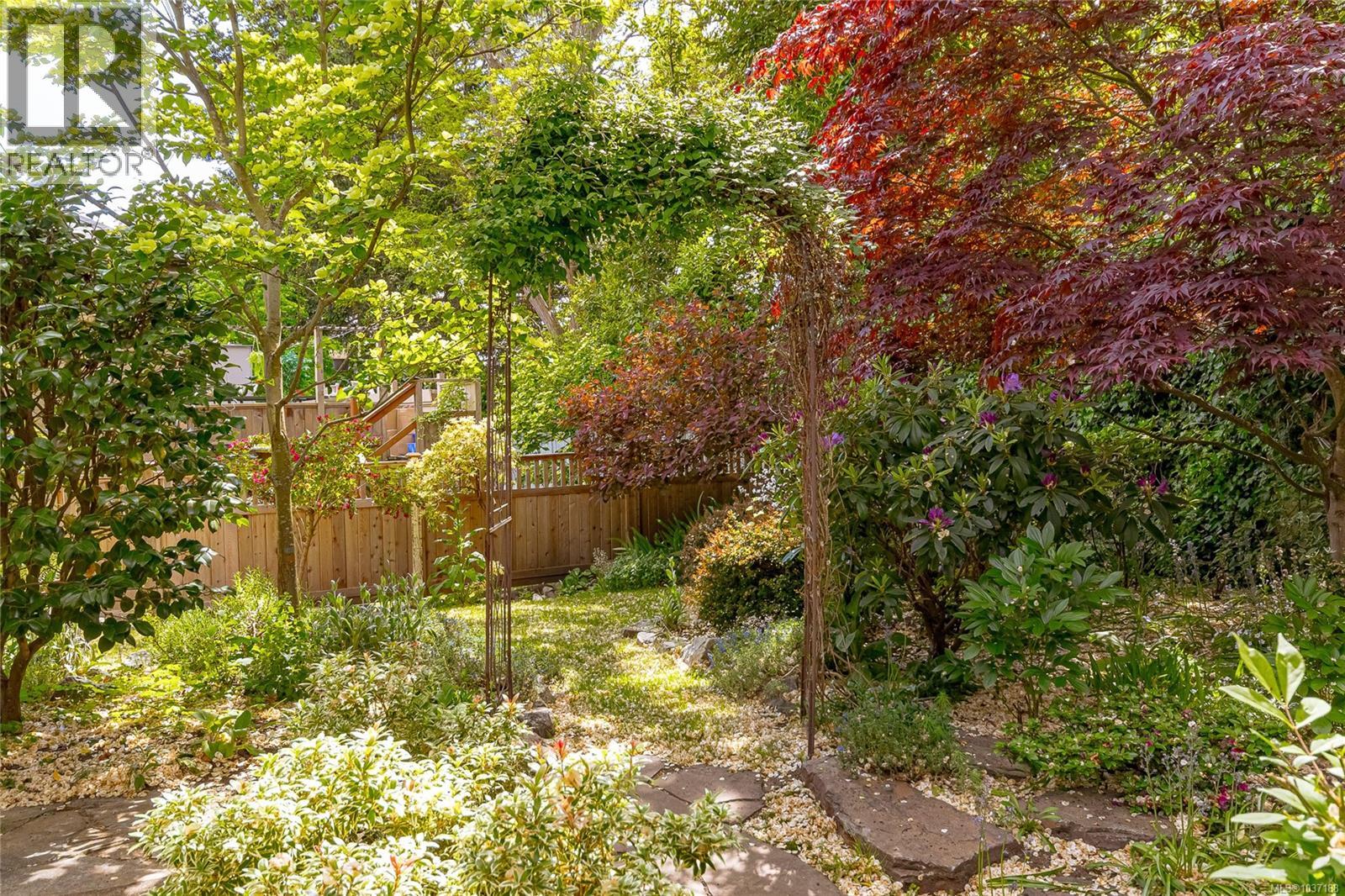 812 Langham Crt - 35