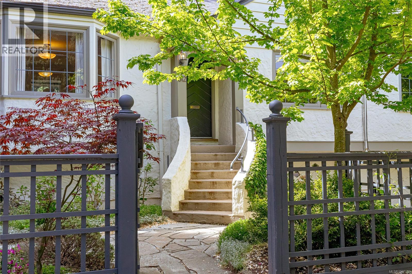 812 Langham Crt - 4