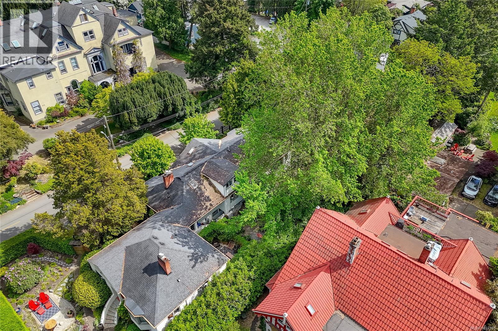 812 Langham Crt - 40