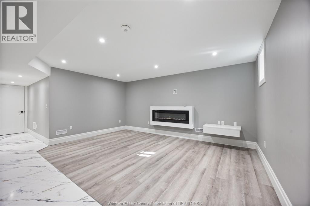1835 EDGEMORE Unit# 1, LaSalle, Ontario, N9H2J5 — Photo 3