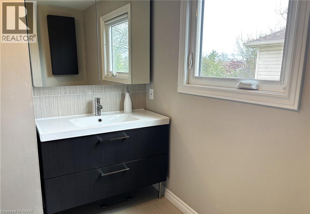 37 BREWSTER Street, Hamilton, Ontario, L8T4R6 — Photo 8