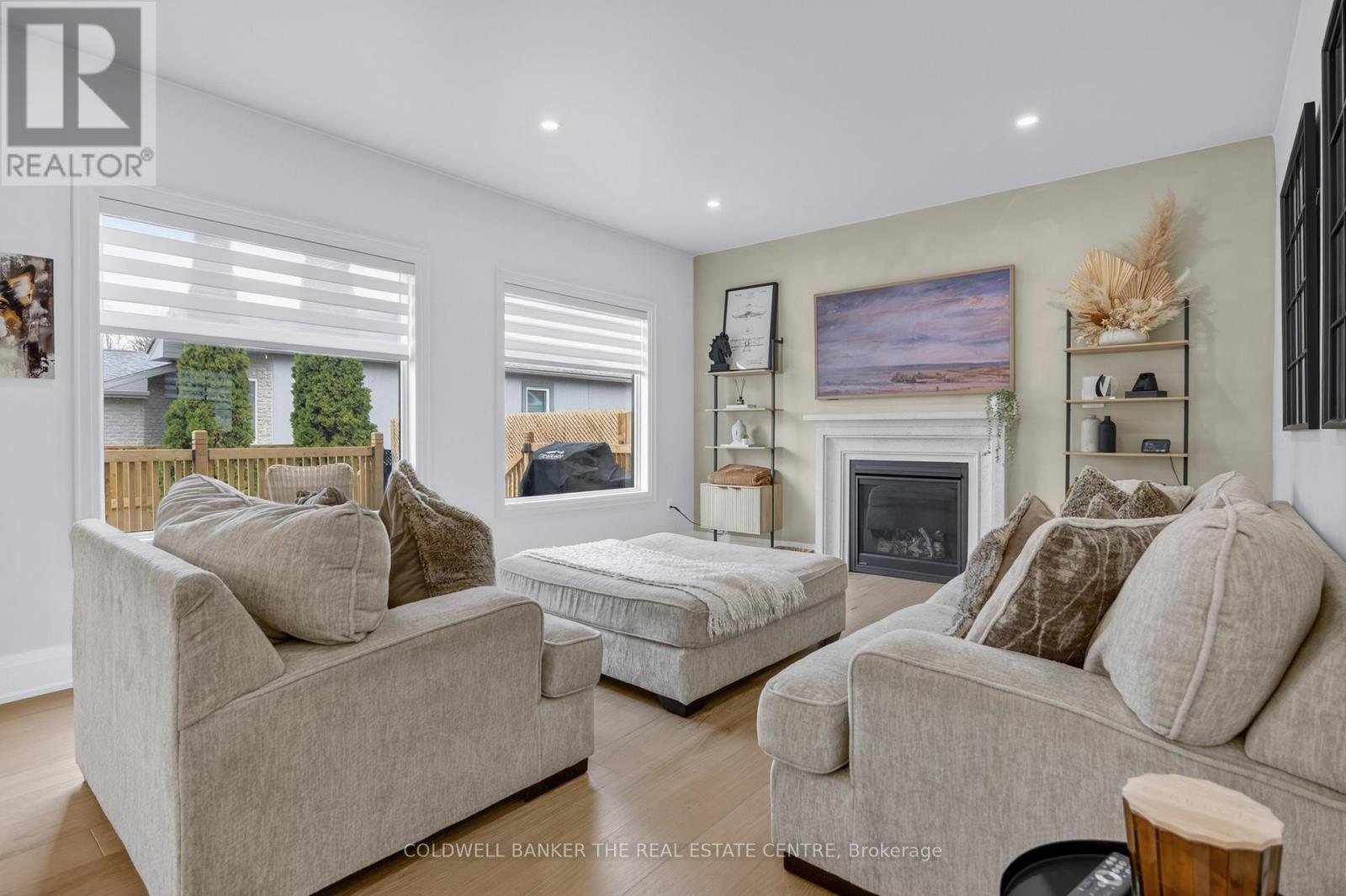 684 LAKELANDS AVENUE - 13