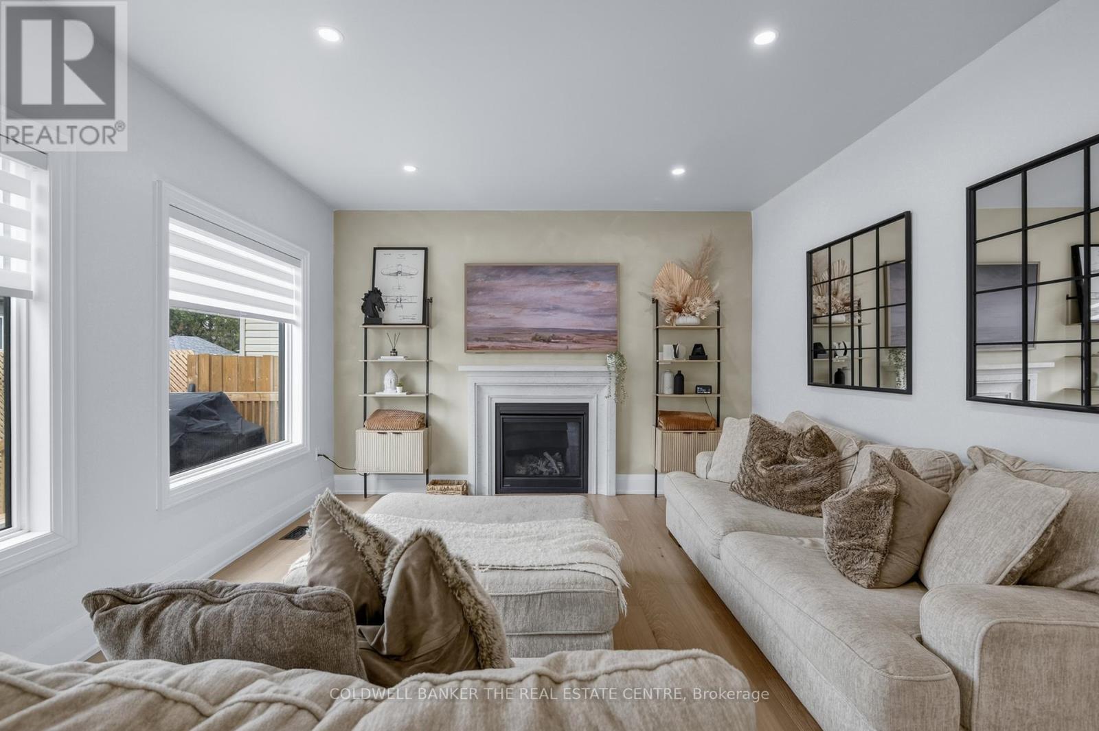 684 LAKELANDS AVENUE - 12