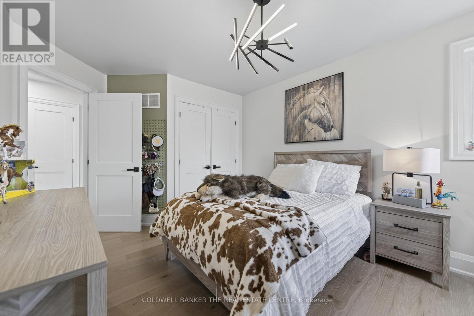 684 LAKELANDS AVENUE - 39