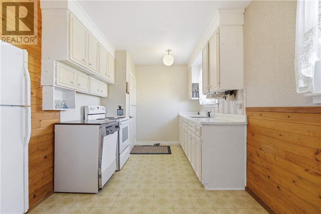 1587 Crestmoor Road, Greater Sudbury, Ontario, P3A4M3 — Photo 3