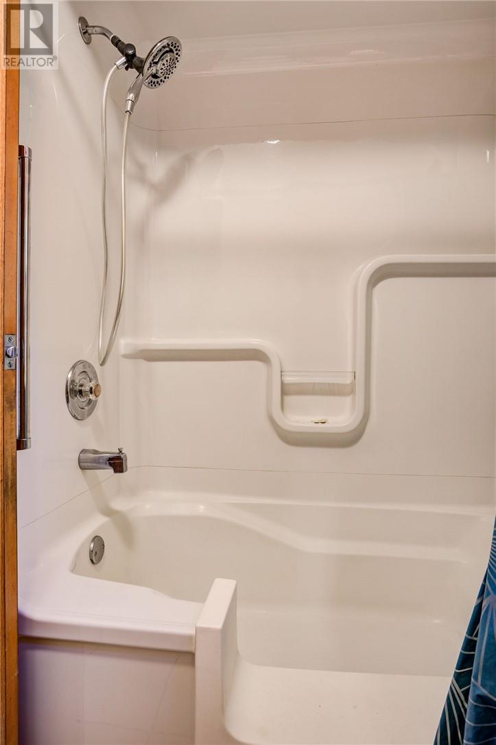 222 Nepahwin, Sudbury, Ontario, P3E2H6 — Photo 4