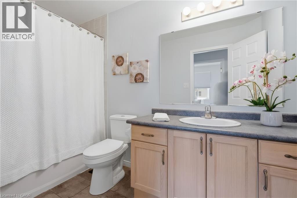 27 MADELEINE Street, Kitchener, Ontario, N2R1V5 — Photo 2