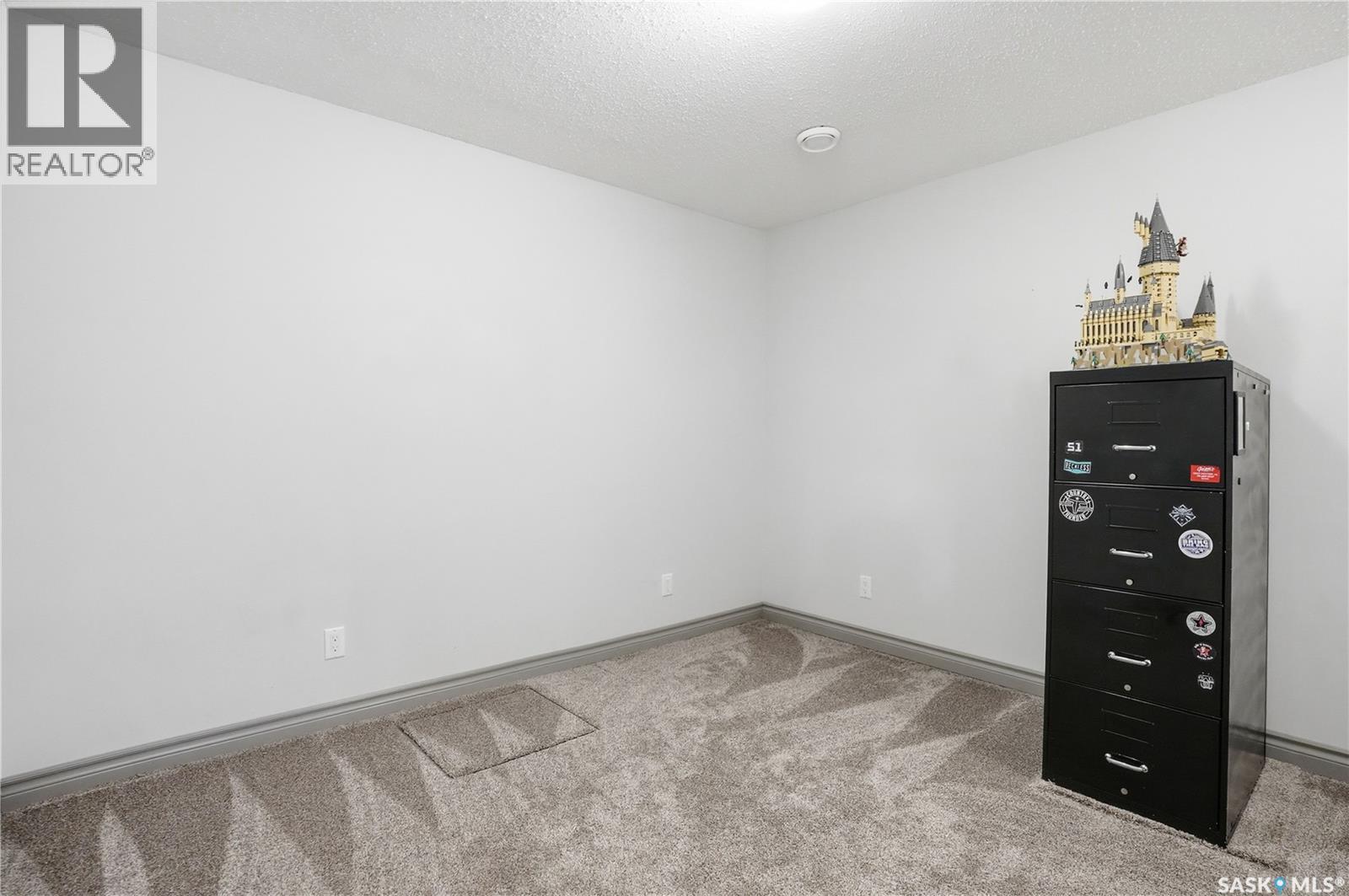 2838 Hartmann CRESCENT E - 33