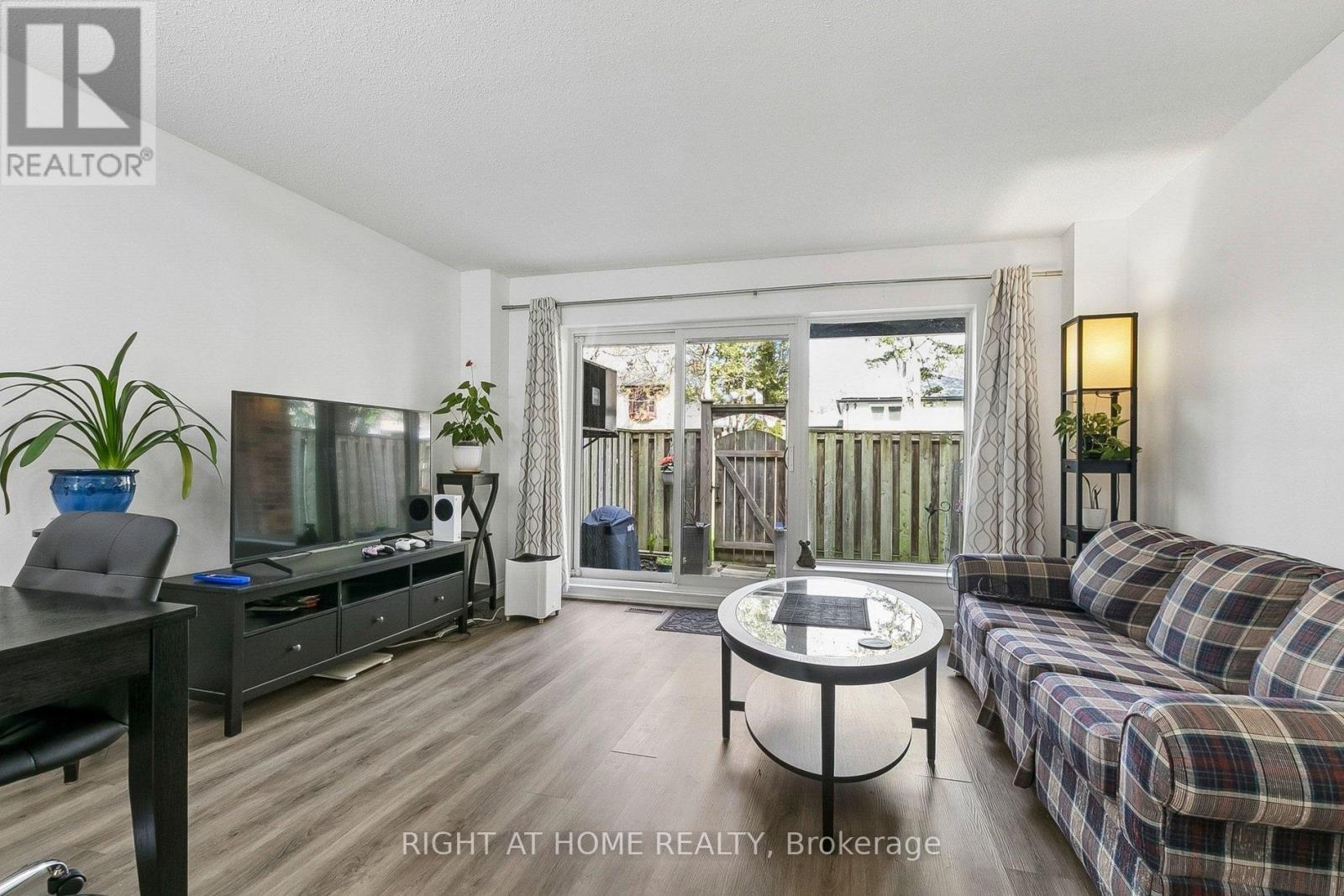 #116 26 LIVINGSTON ROAD - 11