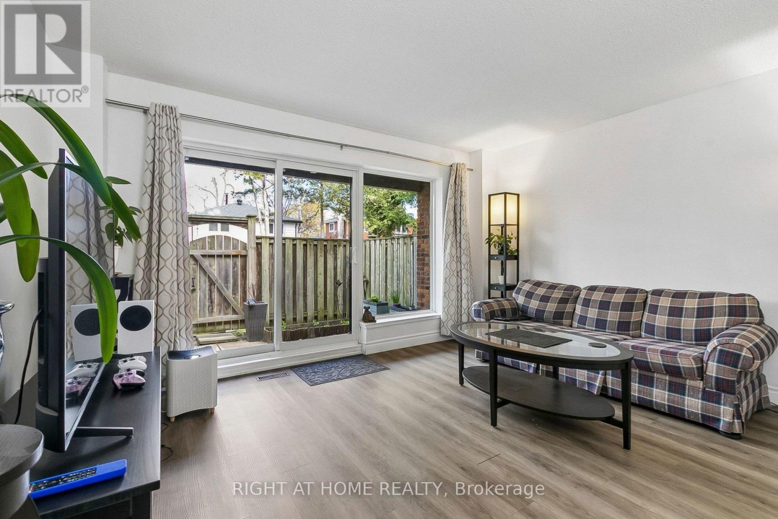 #116 26 LIVINGSTON ROAD - 12