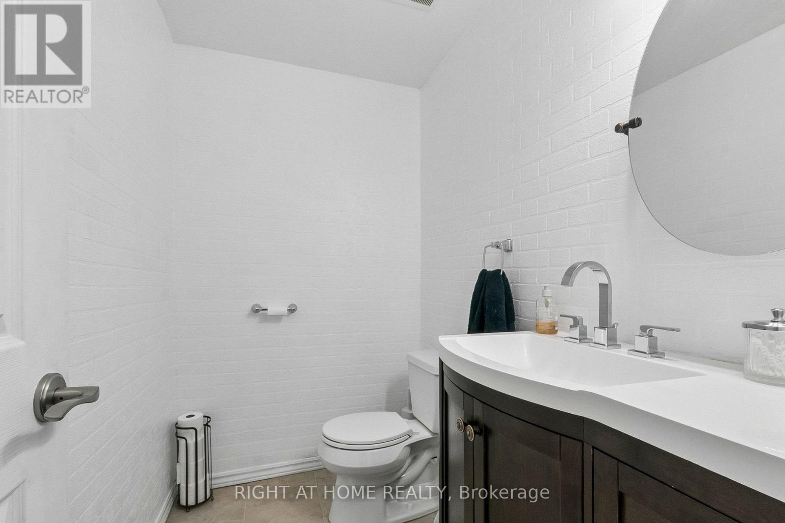 #116 26 LIVINGSTON ROAD - 18