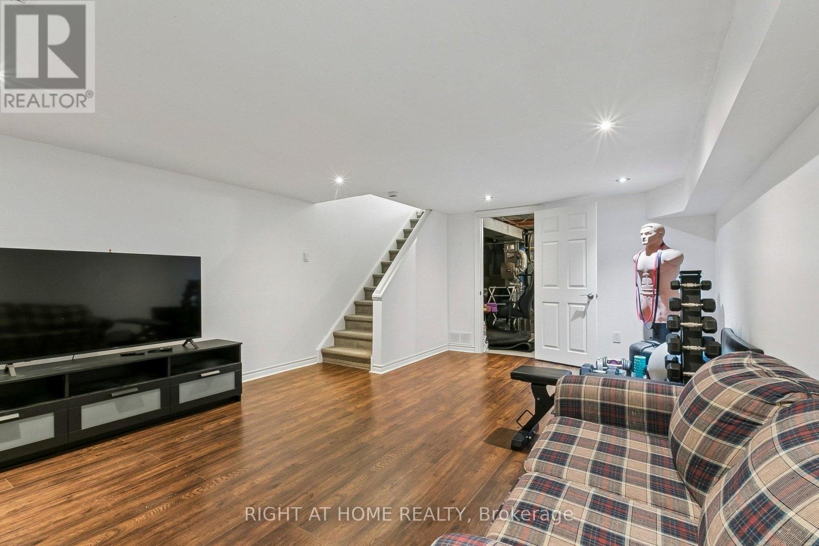 #116 26 LIVINGSTON ROAD - 27