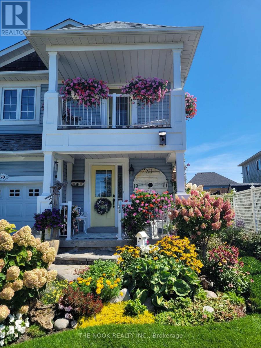 70 BEACHAM CRESCENT - 1