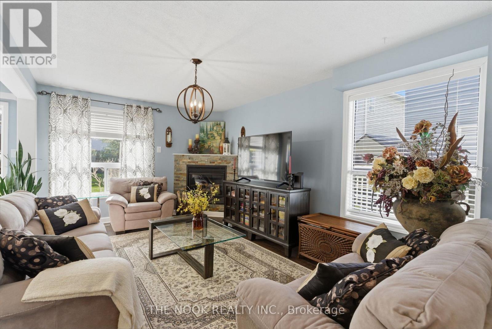 70 BEACHAM CRESCENT - 10