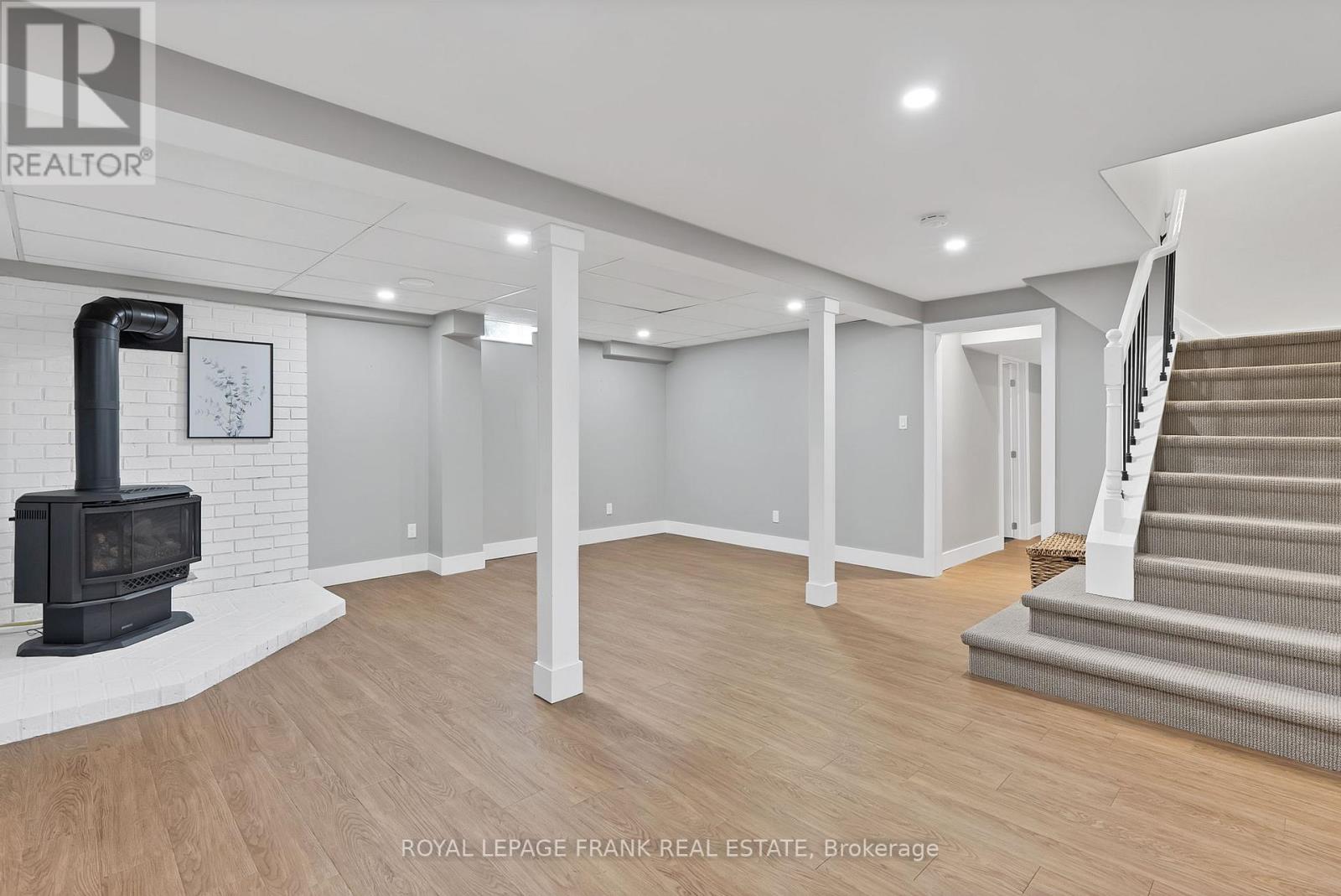 272 PLYMOUTH TRAIL - 35