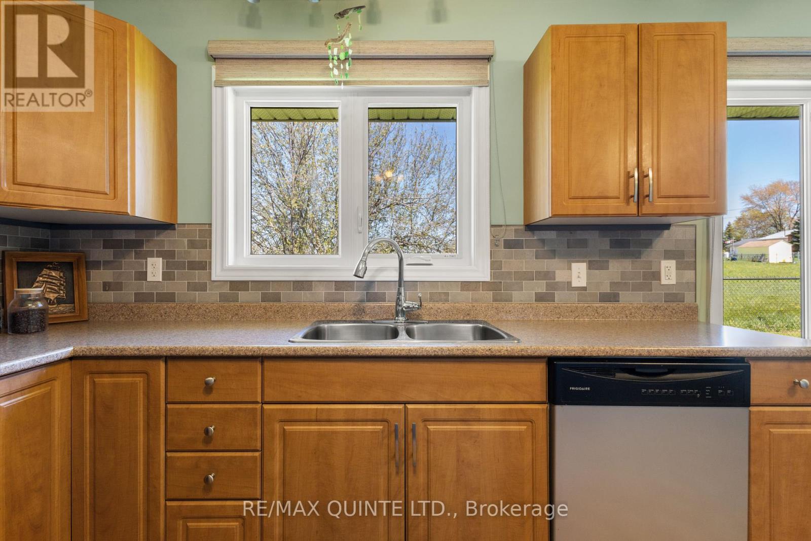 32 DORLAND DRIVE - 25