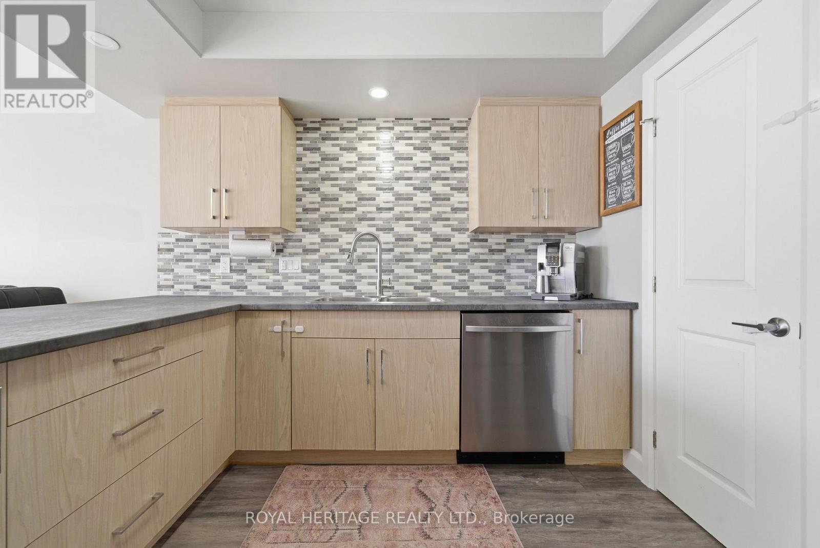33 DEWAL PLACE - 16