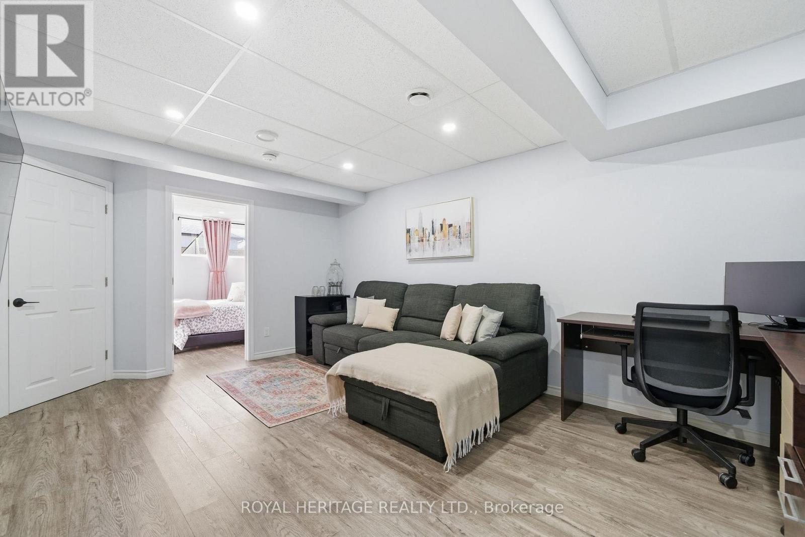 33 DEWAL PLACE - 33