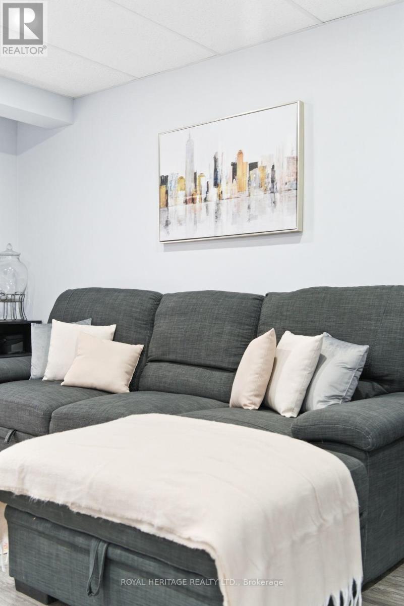 33 DEWAL PLACE - 34