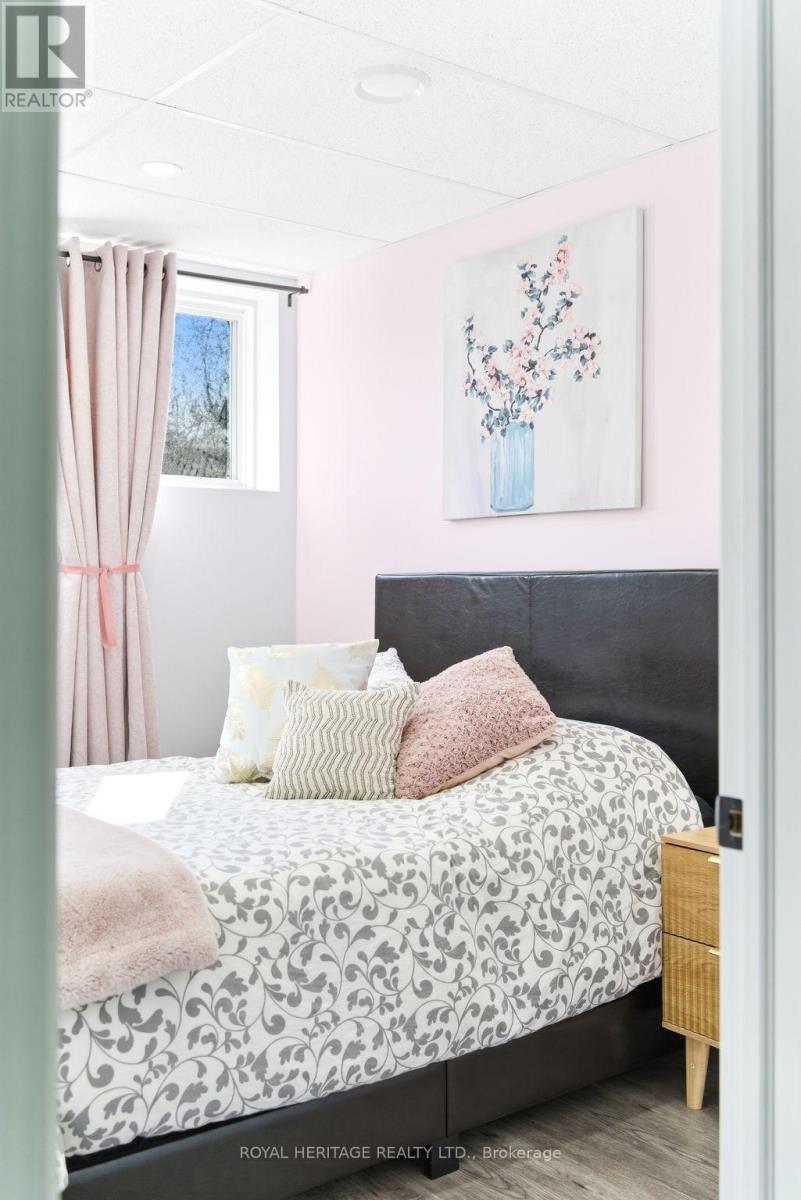 33 DEWAL PLACE - 37