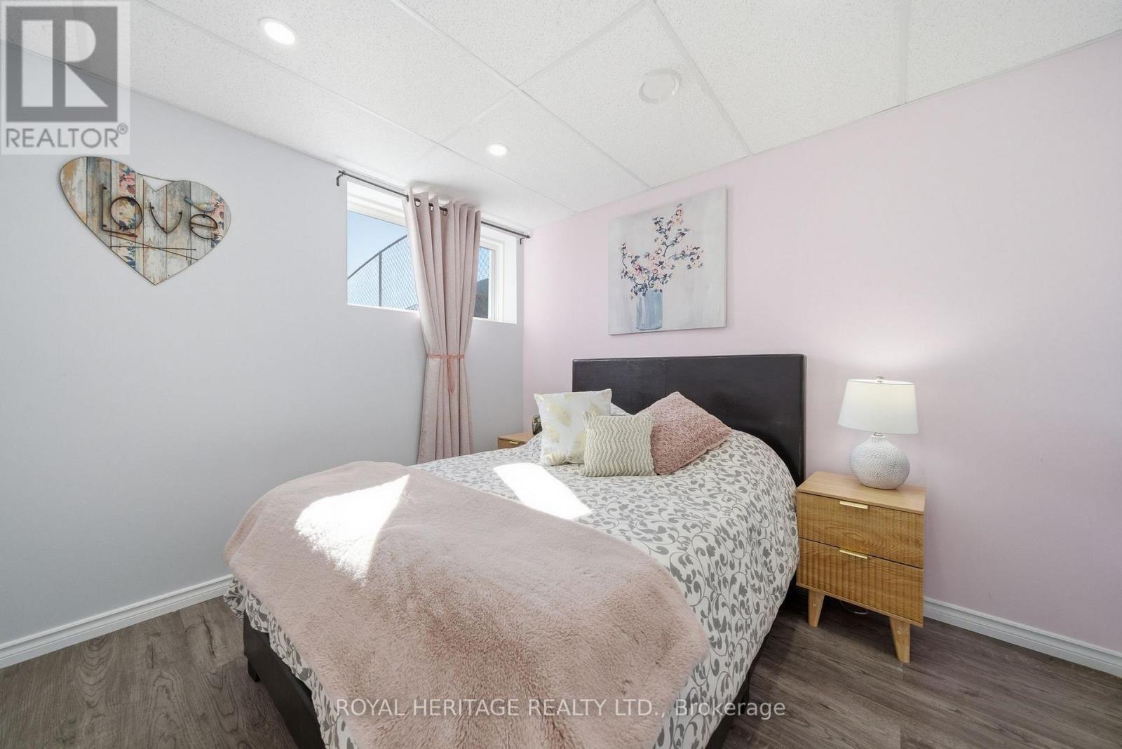 33 DEWAL PLACE - 38