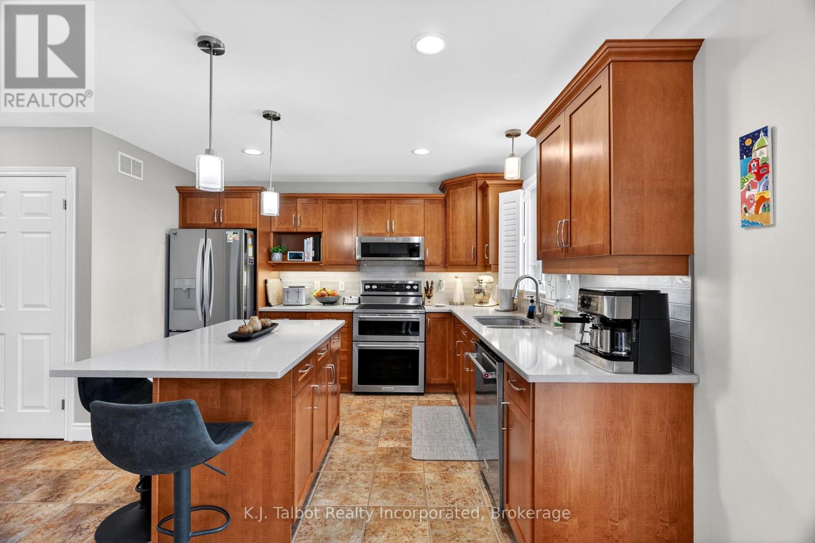 11 LEE CRESCENT - 12