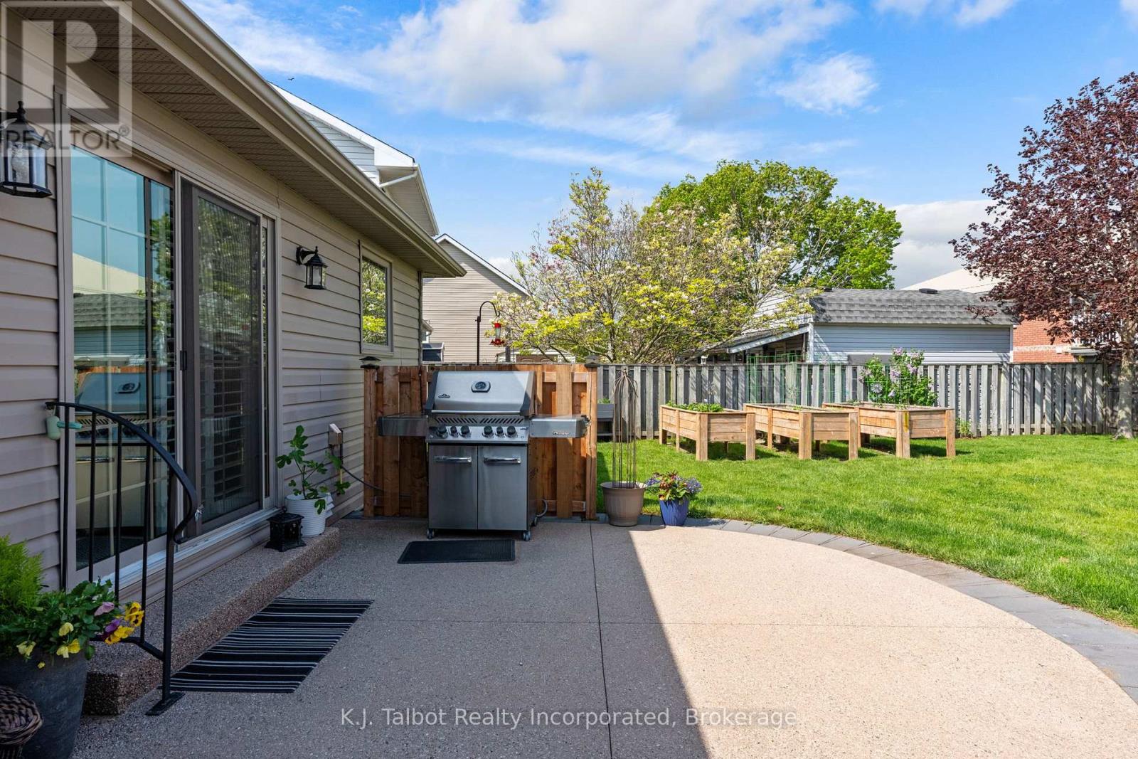 11 LEE CRESCENT - 33