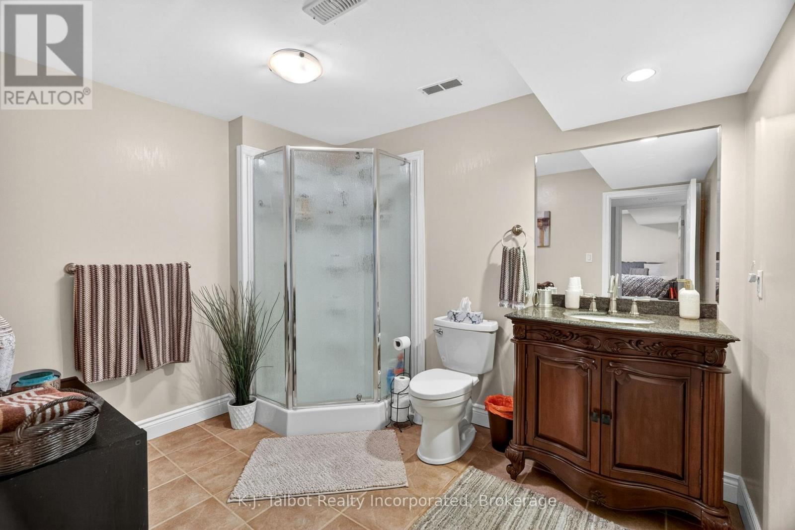 11 LEE CRESCENT - 29