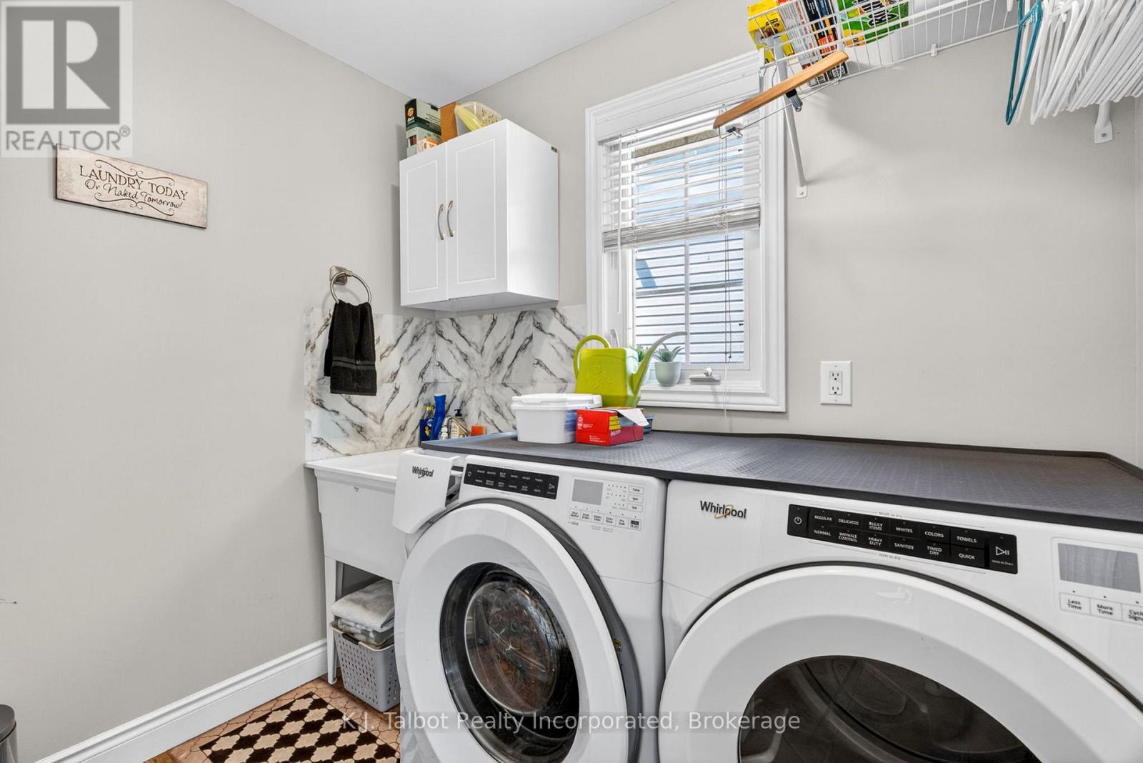 11 LEE CRESCENT - 24