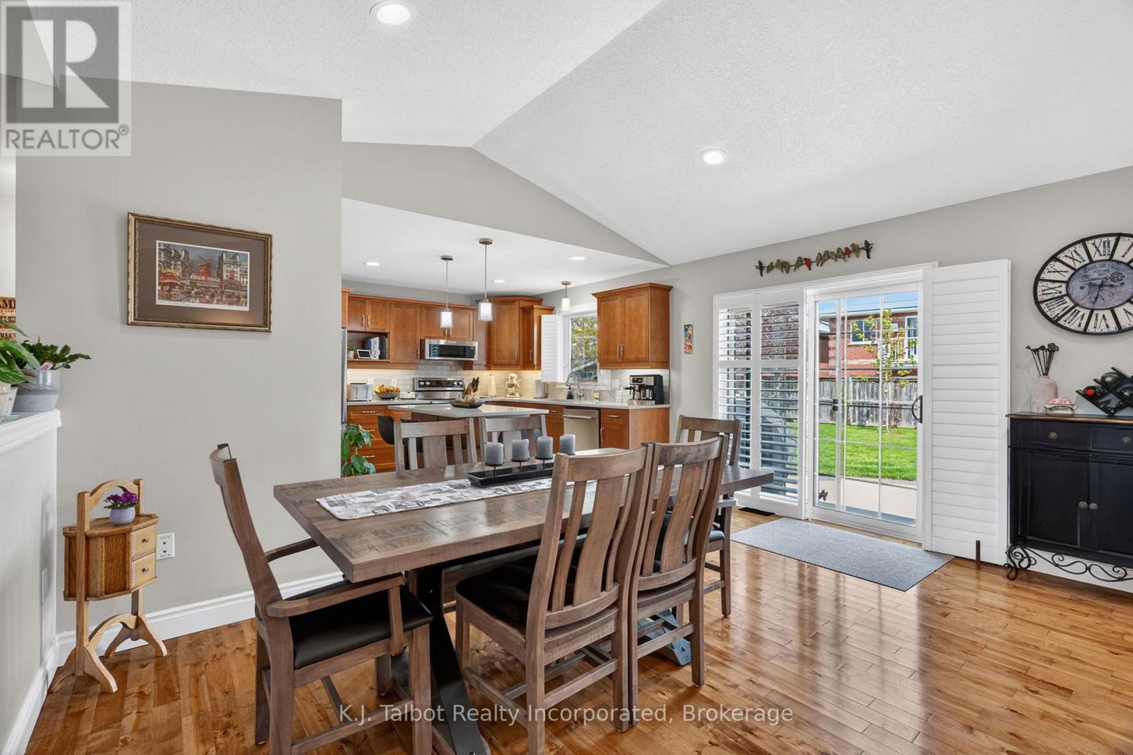 11 LEE CRESCENT - 11