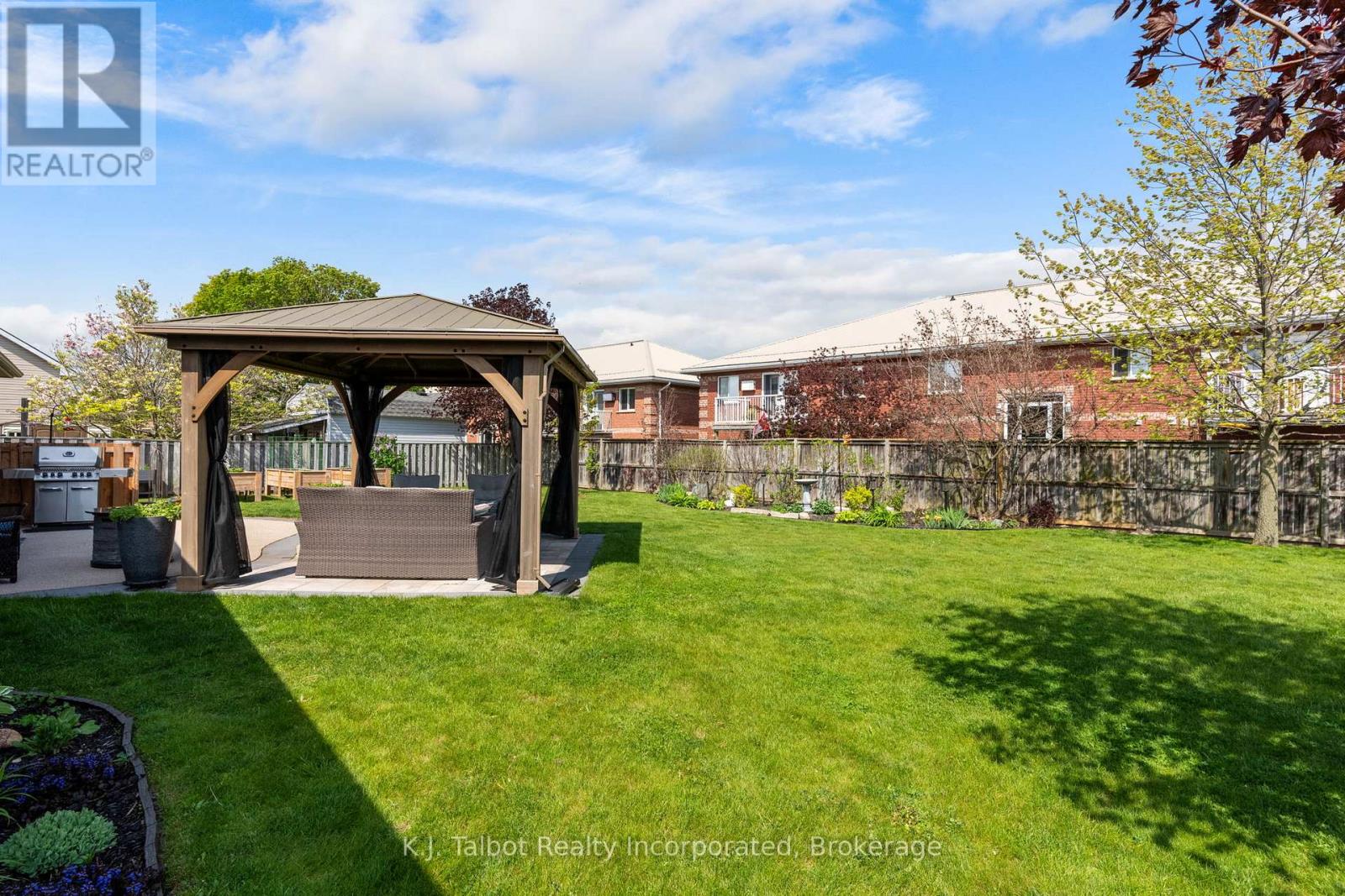 11 LEE CRESCENT - 42