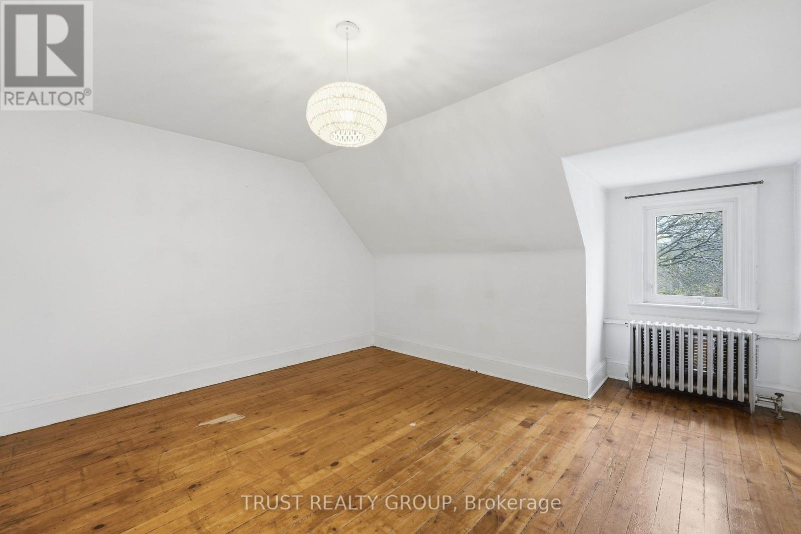 134 CLOSE AVENUE - 17