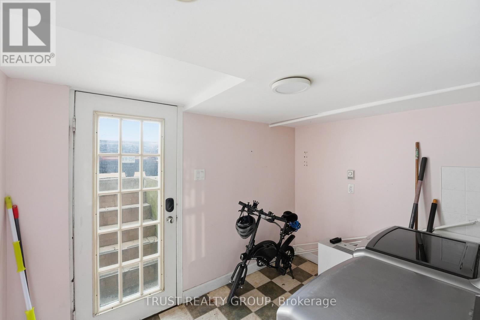 134 CLOSE AVENUE - 26