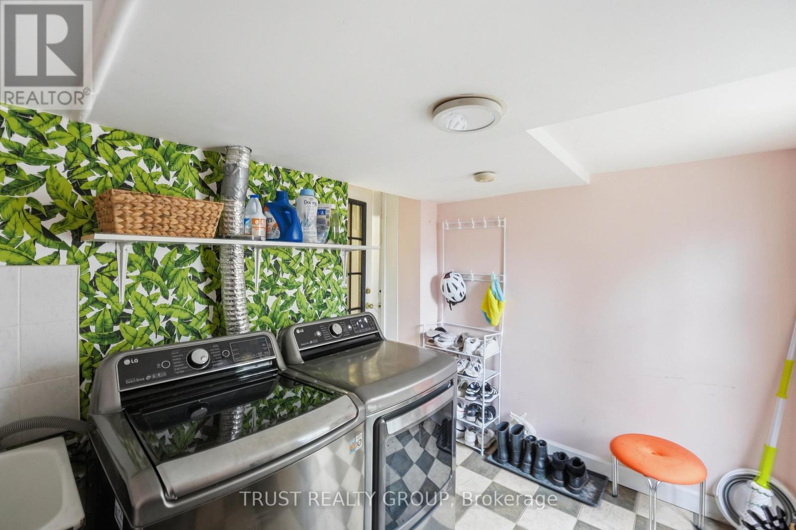 134 CLOSE AVENUE - 28