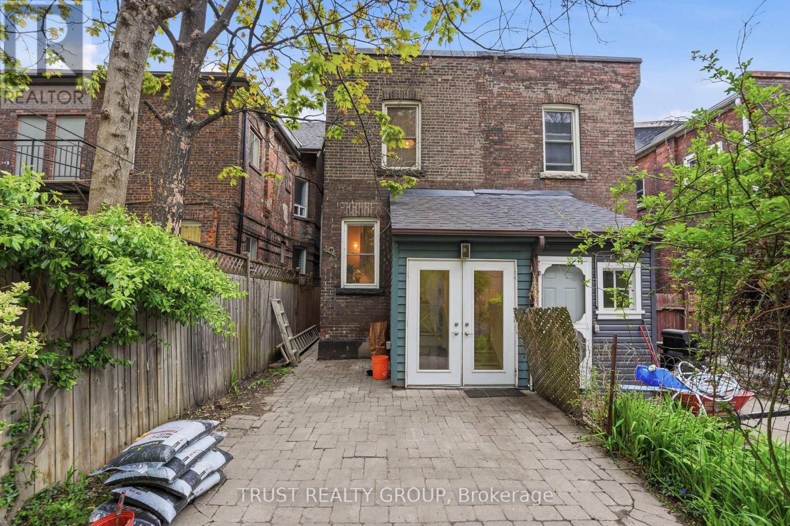 134 CLOSE AVENUE - 36