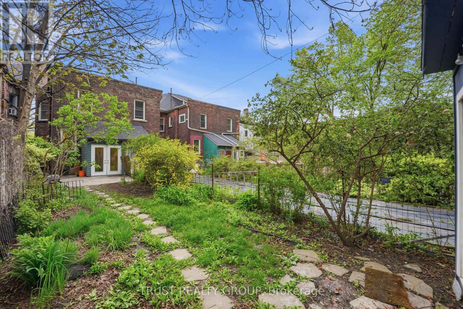 134 CLOSE AVENUE - 37