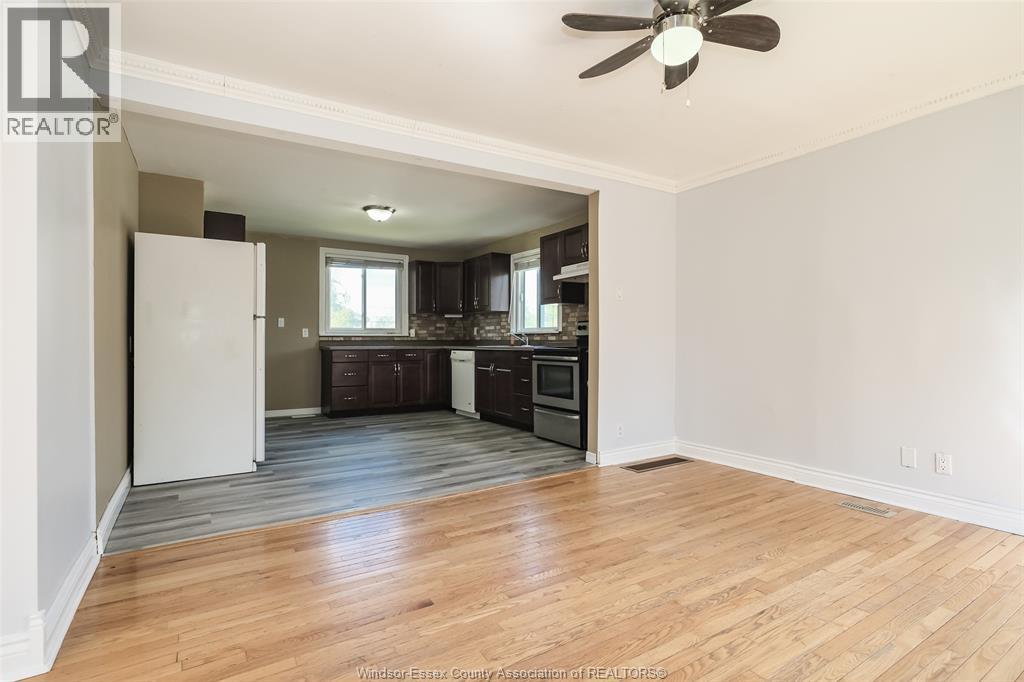 1040 POPE STREET, LaSalle, Ontario, N9J3E4 — Photo 2