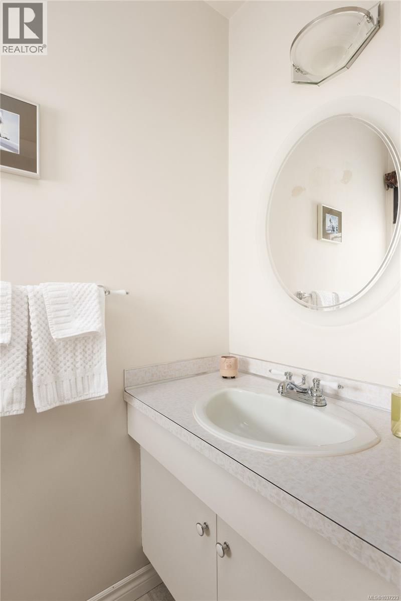 3405 Rolston Cres - 24