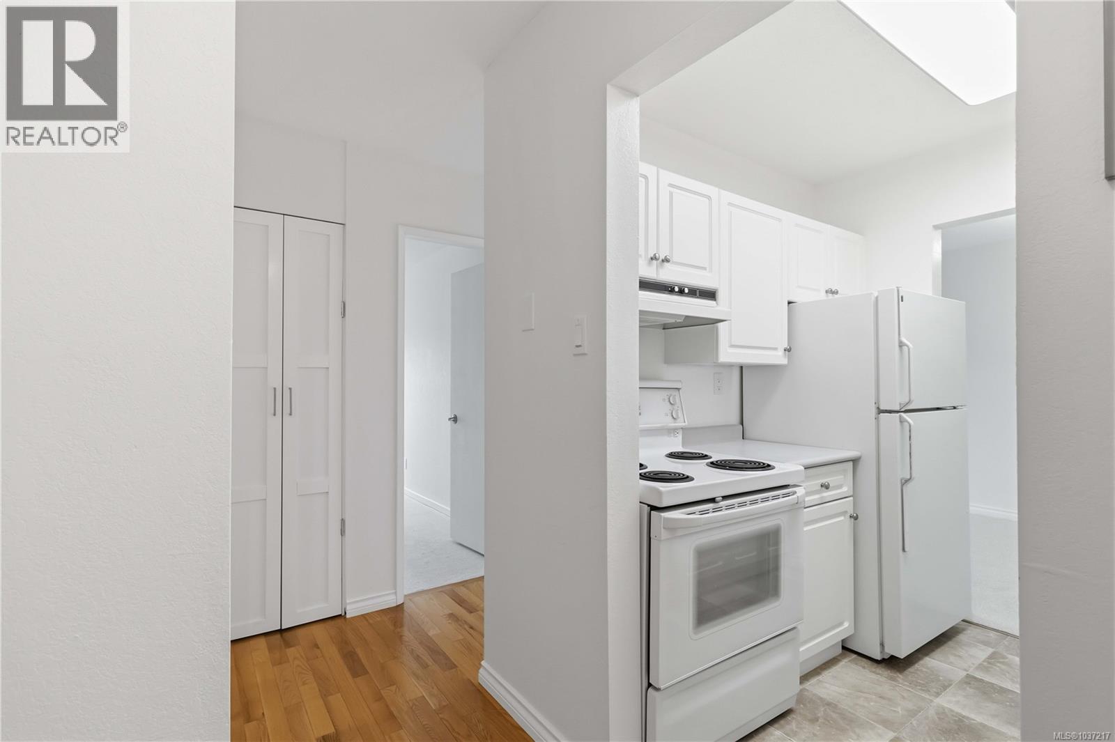 #305 1870 McKenzie Ave - 12