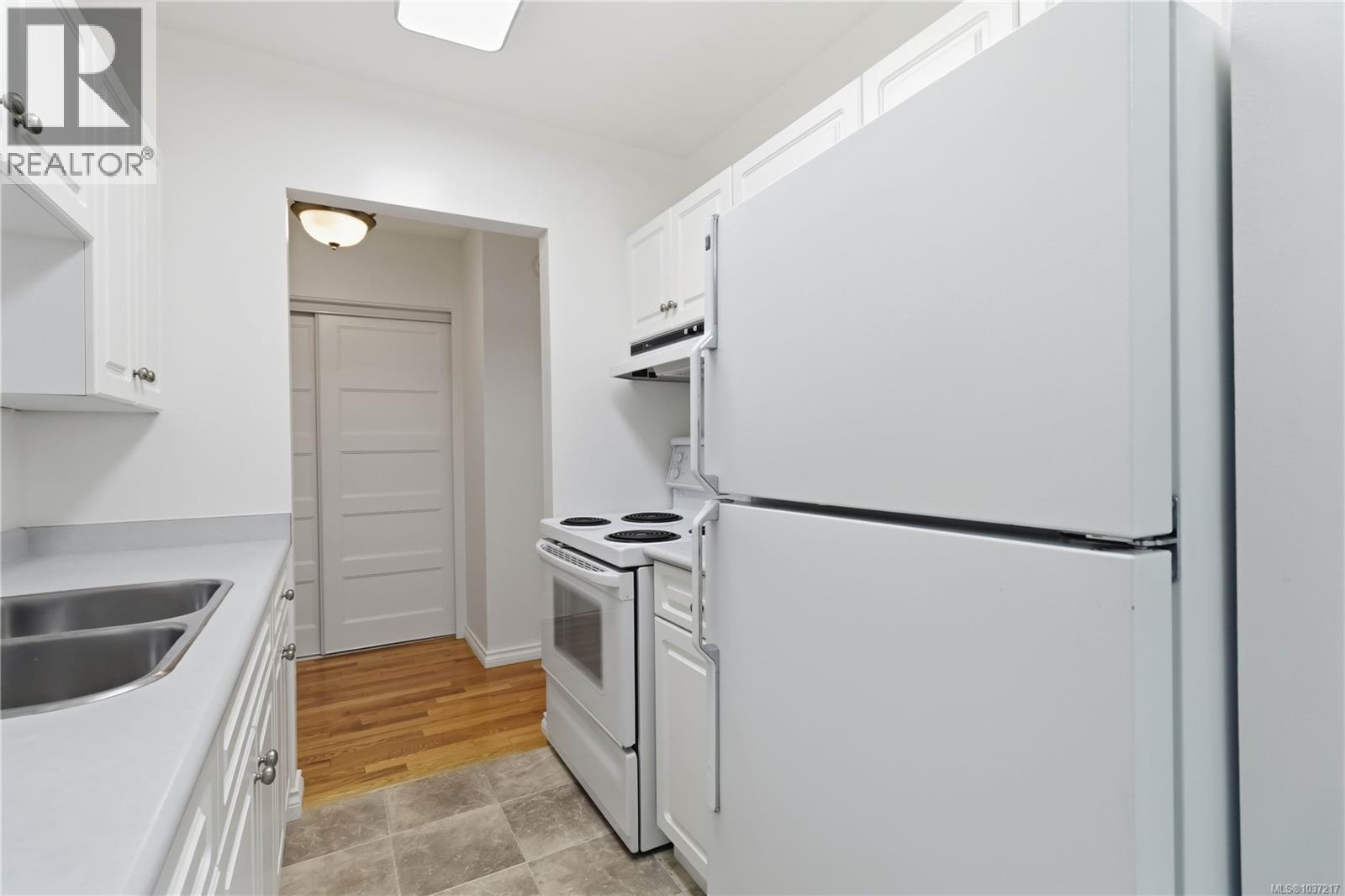 #305 1870 McKenzie Ave - 13