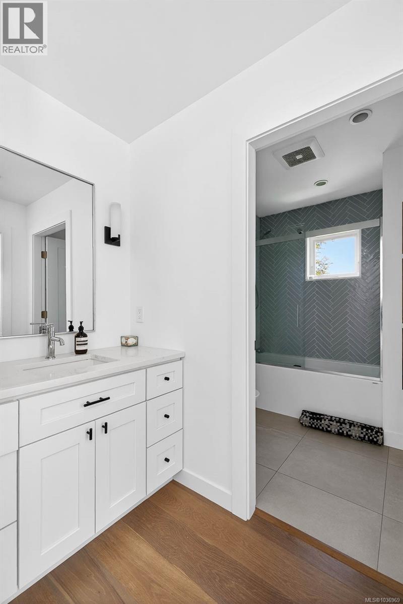 2454 Fulford-Ganges Rd - 36