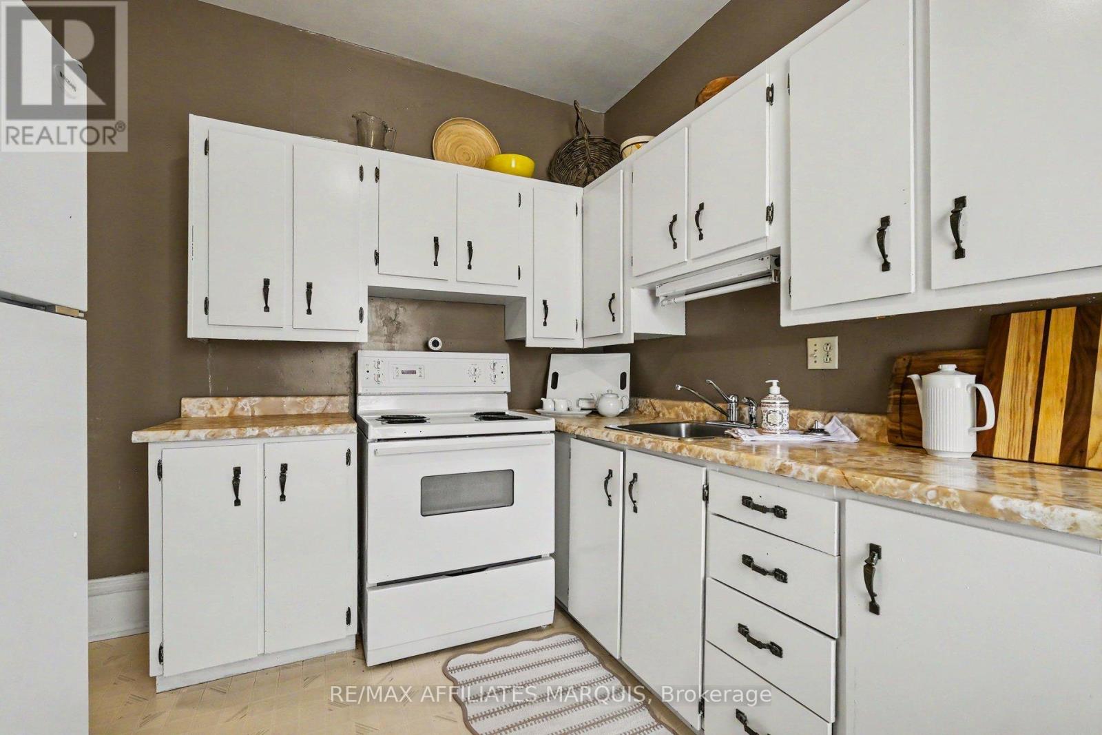 70 MAPLE AVENUE - 31