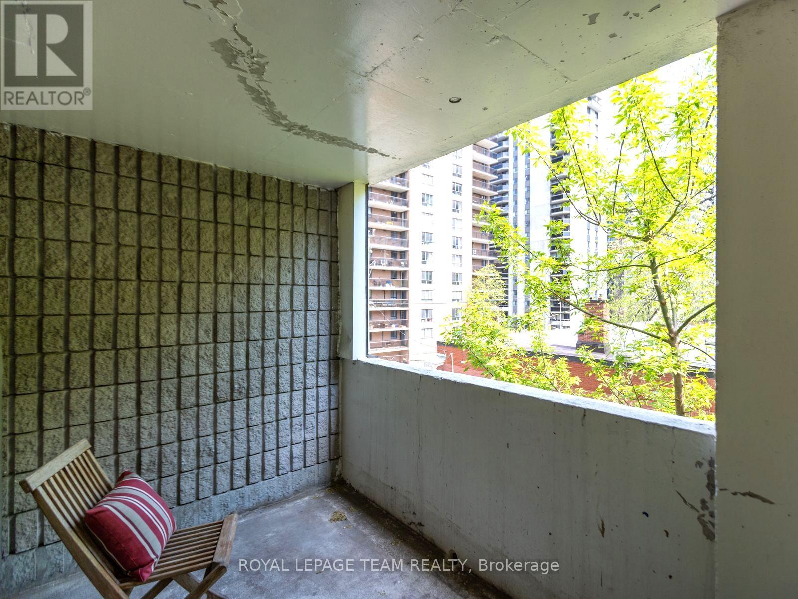 #404 200 BAY STREET - 7