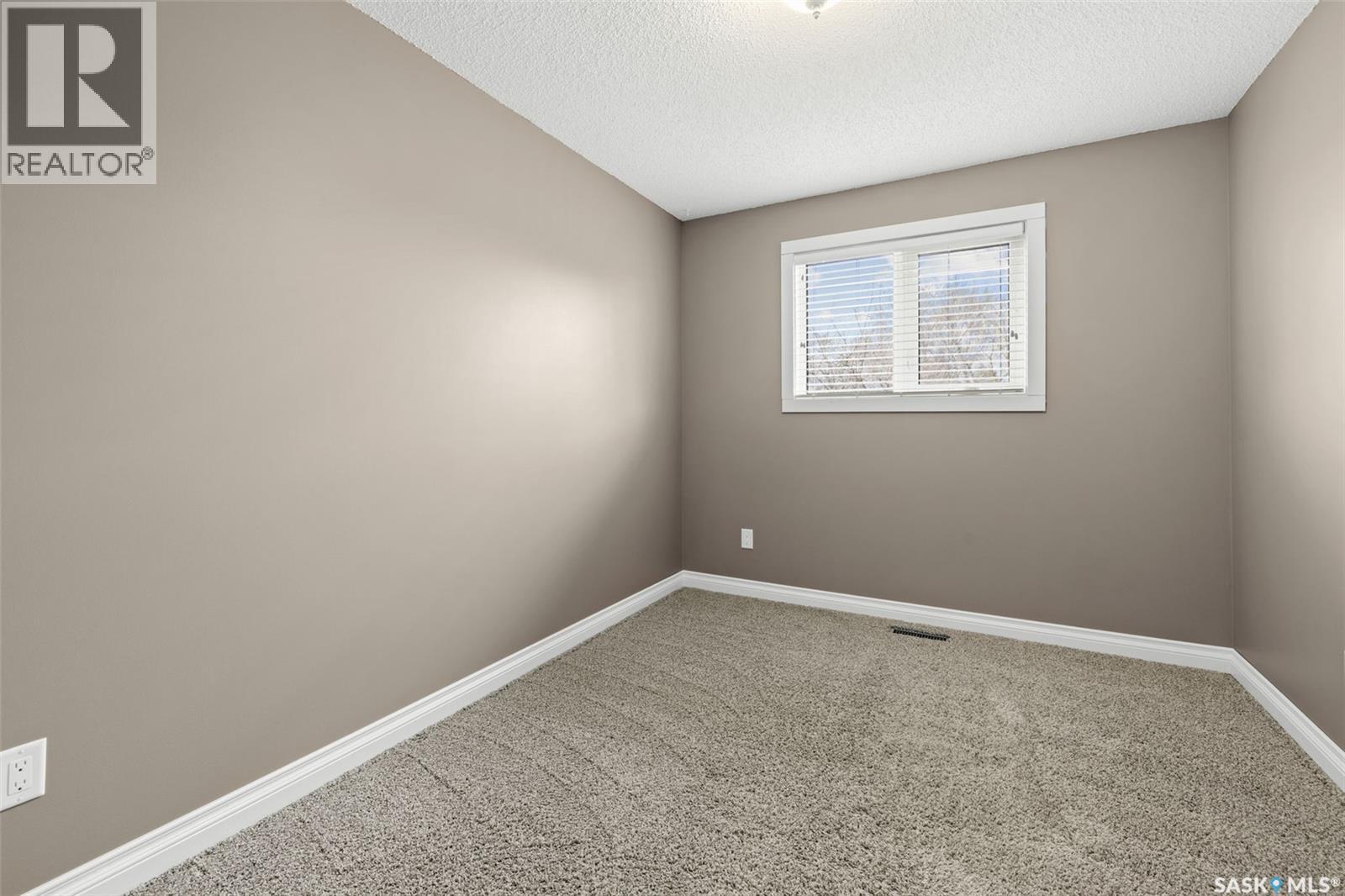 1015 Kenderdine DRIVE N - 17