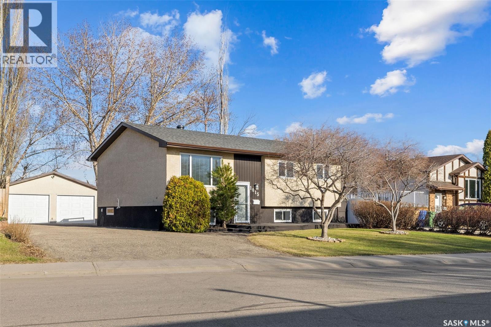 1015 Kenderdine DRIVE N - 37
