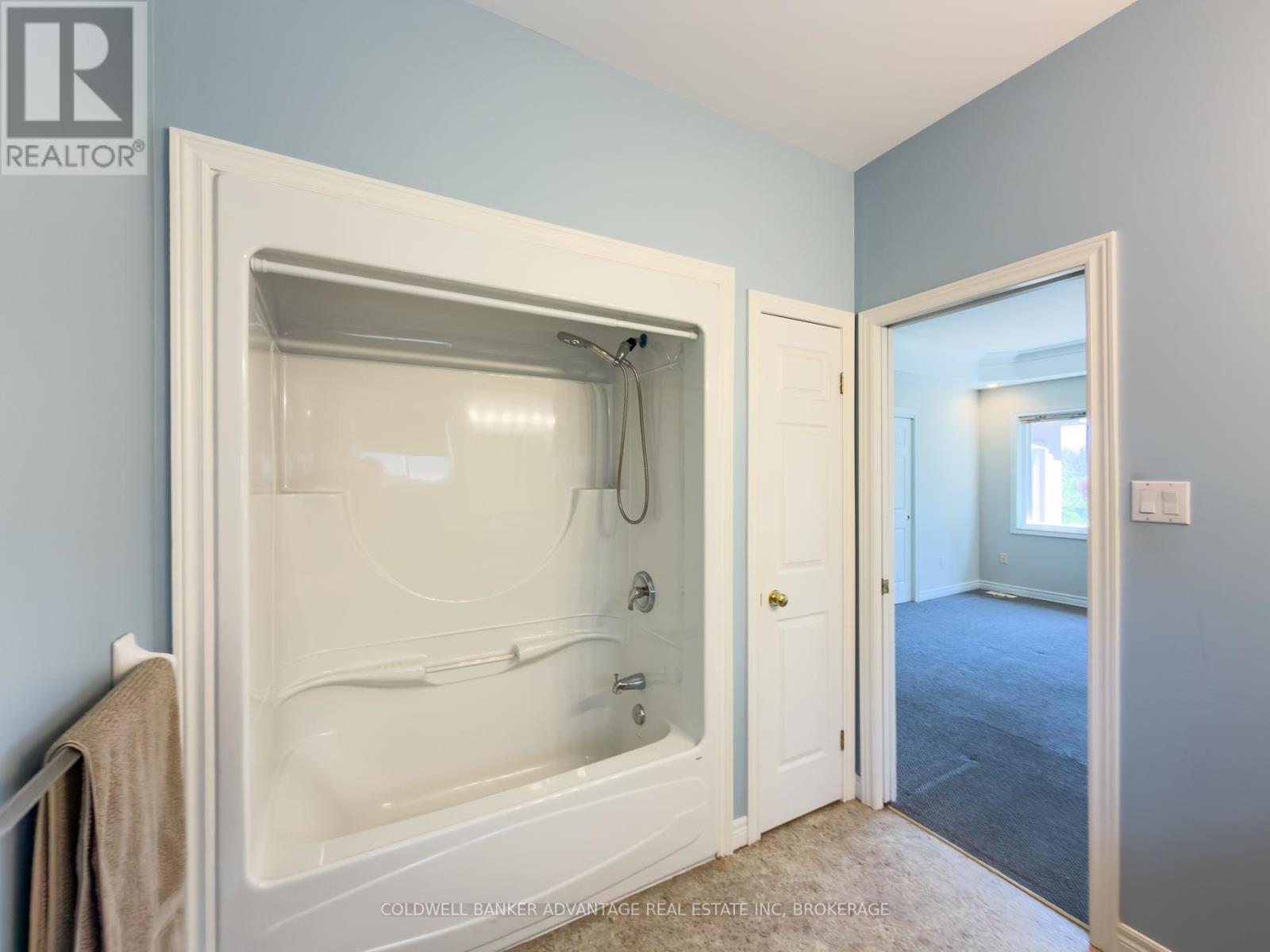 32 MICHAELA CRESCENT - 22