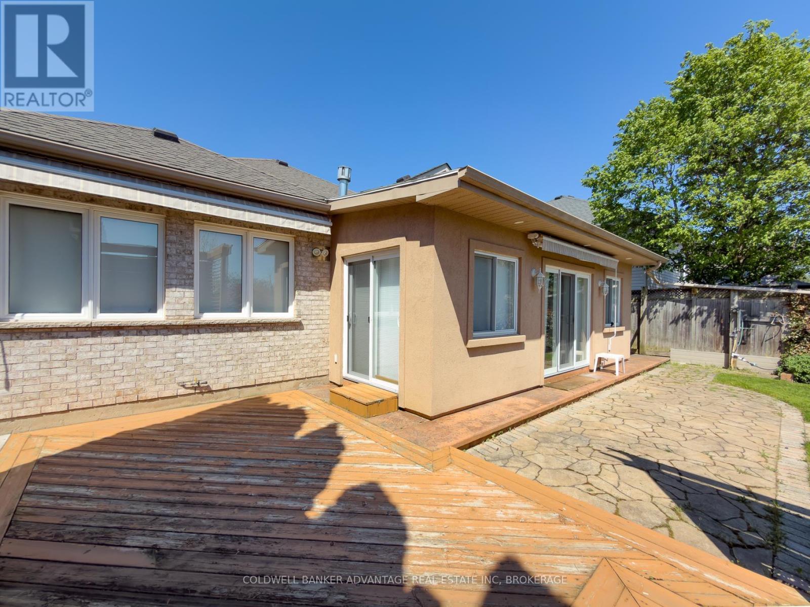 32 MICHAELA CRESCENT - 28